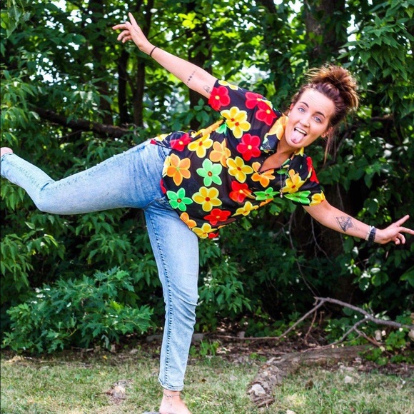 🌼 Sheer Flower Top‼️ - Picture 2 of 3